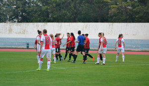 Las jugadoras del Sporting celebra uno de los goles.