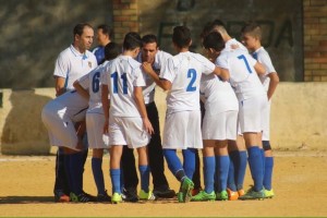 La idea es que ningún niño se quede sin jugar al fútbol porque no tiene botas.