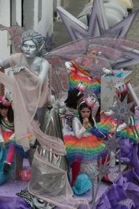 Una de las cabalgatas del desfile.