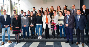 Susana Díaz, presidenta de la Junta de Andalucía, con los representantes del CB Conquero.