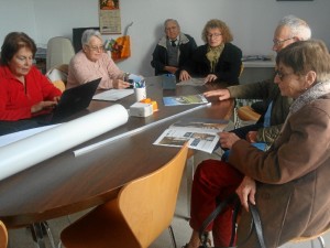 Algunos de los miembros de AMO, trabajando en su sede situado en el actual Museo de Huelva.