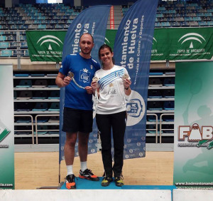 Carlos Longo y Eva María Perálvarez, los medallista del CD Bádminton Huelva.