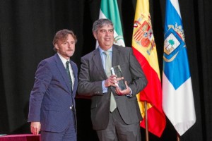 El doctor Rafael Balongo García, junto al consejero de Medio Ambiente y Ordenación del Territorio, José Fiscal.