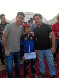 Durante el evento deportivo reparten material escolar y deportivo entre los niños más necesitados del sur marroquí.