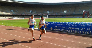 Los atletas del club sanjuanero en el momento de llegar a la meta en el estadio de Chapín.