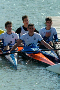 Palistas del Real Club Marítimo de Huelva en la prueba celebrada en Sevilla.