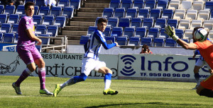 Waldo, al cuarto de hora, cristalizó el mejor hacer del Decano con un buen gol. / Foto: Josele Ruiz.