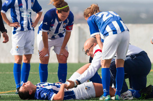 Momento en el que Martín-Prieto era atendida tras lesionarse. / Foto: www.lfp.es