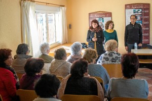 El Centro de Participación Activa de Personas Mayores de Ayamonte ha acogido la primera de las charlas de un ciclo organizado por el Área de Servicios Sociales y Salud del Consistorio. 