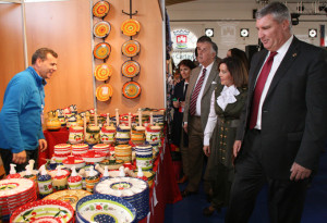 La artesanía y la moda flamenca también están presentes en la Feria.