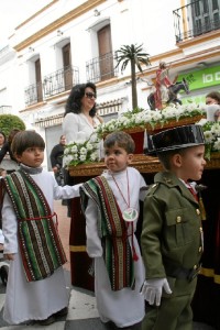 Esta cofradía, la primera en procesionar en Semana Santa, fue creada por un grupo de maestros del colegio Concepción Arenal en 1948.