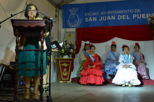 Teresa Rodríguez Mora, vecina de la calle San José fue la encargada de pronunciar el pregón de las fiestas del cincuentenario.