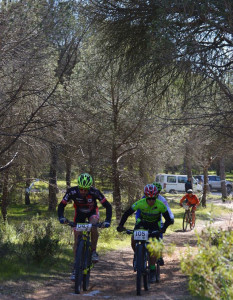 Unos 400 bikers se dieron cita en esta prueba que abrió el Open de Andalucía y el Circuito Provincial Diputación de Huelva de Media Maratón. / Foto: Escobar.