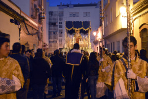 El barrio de las Colonias arropó en todo momento la procesión