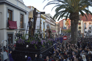 La plaza de San Pedro mostraba un aspecto espectacular para ver la salida de la hermandad