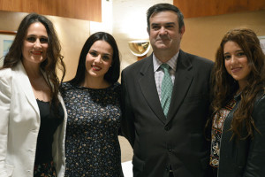 El exaltador Juan León junto a las saeteras Regina, Ana Mª Bernal y Beatriz Romero