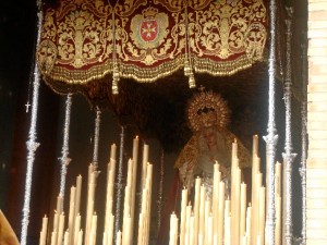 No es fácil de la salida del palio desde este templo.