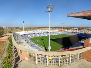 Homenaje a los clubes históricos de Huelva en los prolegómenos del partido Recre-At. Antoniano.