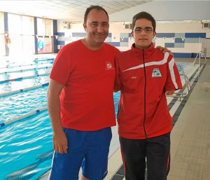 Pepe junto a David 'el tiburón', uno de sus deportistas.