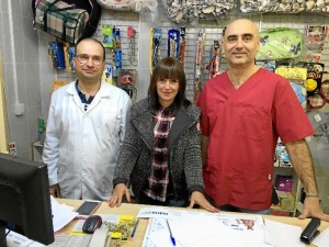 Tres veterinarios conforman el equipo de la Sociedad Protectora de Animales de Huelva.