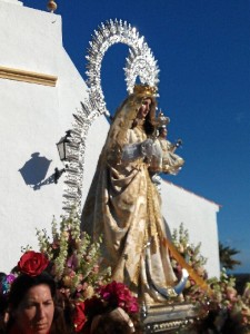 Un momento de la procesión de la Virgen de Piedras Albas.