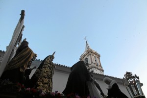 Es el primer año que la Santa Cruz ha iniciado su estación de penitencia desde la Concepción.