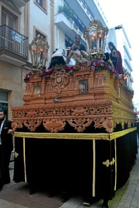 La talla del canasto frontal del paso, que está siendo realizado por Francisco Verdugo, ha sido uno de los estrenos de la cofradía este 2016.