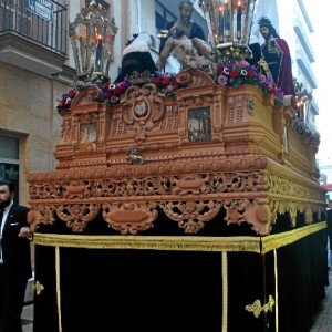 La talla del canasto frontal del paso, que está siendo realizado por Francisco Verdugo, ha sido uno de los estrenos de la cofradía este 2016.