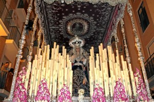 Nuestra Madre y Señora de los Dolores ha realizado su primera estación de penitencia tras su coronación canónica.