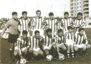 Real Club Recreativo de Huelva: Pérez Domínguez, Isabelo, Martínez Oliva, Peguero, Chinchón, Sierra, Plácido, Robles, Sampedro, Robles, Sampedro, Carlos, Ricardo.