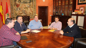 Un momento del acto de la firma del convenio entre el Ayuntamiento palmerino y el Club Baloncesto La Palma.