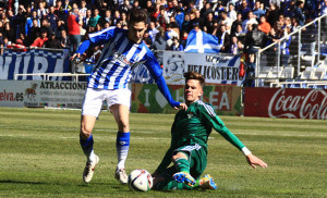 Antonio Núñez, incisivo en todo momento, mandó un cabezazo al larguero. / Foto: Josele Ruiz.