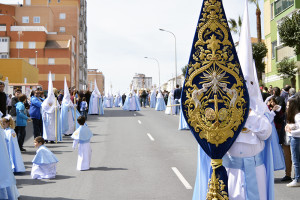 El cortejo de nazarenos acompañó en la mañana del Domingo de Resurrección a su titular