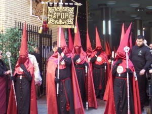 Viaplana arropa a la Hermandad de la Fe.