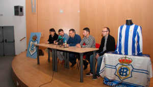 Un momento de la rueda de prensa en la que el Trust del Recre anunció la querella contra Pablo Comas. / Foto: Manu López / www.albiazules.es.