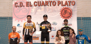 Podio de ganadores masculinos en la prueba celebrada en Valverde del Camino.