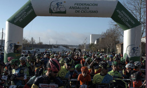 Unos 600 bikers se dieron cita en  Valverde del Camino.