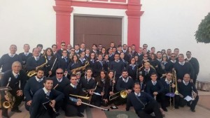 La Banda de Nuestra Señora de la Cinta al paso de palio.