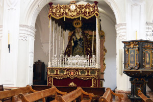 María Santísima de los Dolores sobre su paso de palio