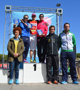 Podio femenino del duatlón que tuvo lugar en las calles de Punta.