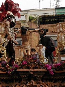 Una hermandad de barrio en el Viernes Santo de Huelva.