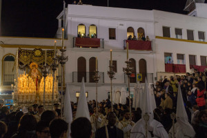 Ayamonte salió a la calle para acompañar a los titulares de la Hermandad.