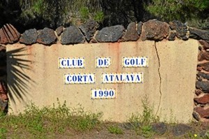 Los turistas estuvieron practicando el golf.