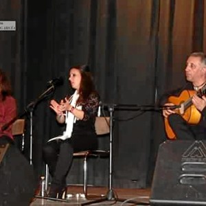 Gonzalo Castellano, Rocío Vázquez y José Manuel Domínguez a la guitarra.