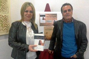 Juan Cobos Wilkins junto a la alcaldesa Rocío Cárdenas Fernández.