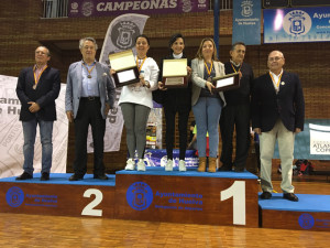 Pódium de la carrera infantil.