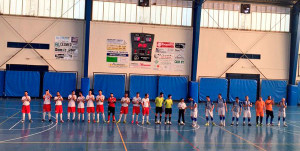 Almonte FS y Recre Autoparts, momentos antes de comenzar el choque. / Foto: @AlmonteFutsal.