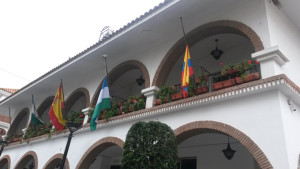 La bandera de Ecuador ondea a media asta en Lepe.