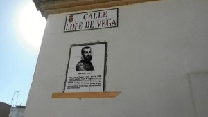 El Consistorio rotula sus calles con la imagen de hasta 18 personalidades de la cultura y el arte.