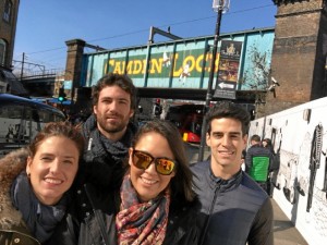 En Camden Town junto a unos amigos que lo visitaron desde Madrid.